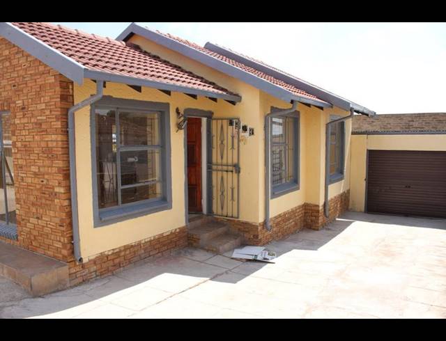 3 BEDROOM HOUSE FOR SALE IN MABOPANE UNIT M